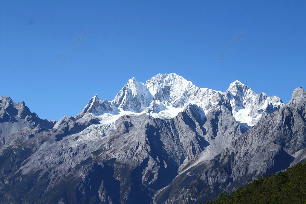 岩石雪山图片