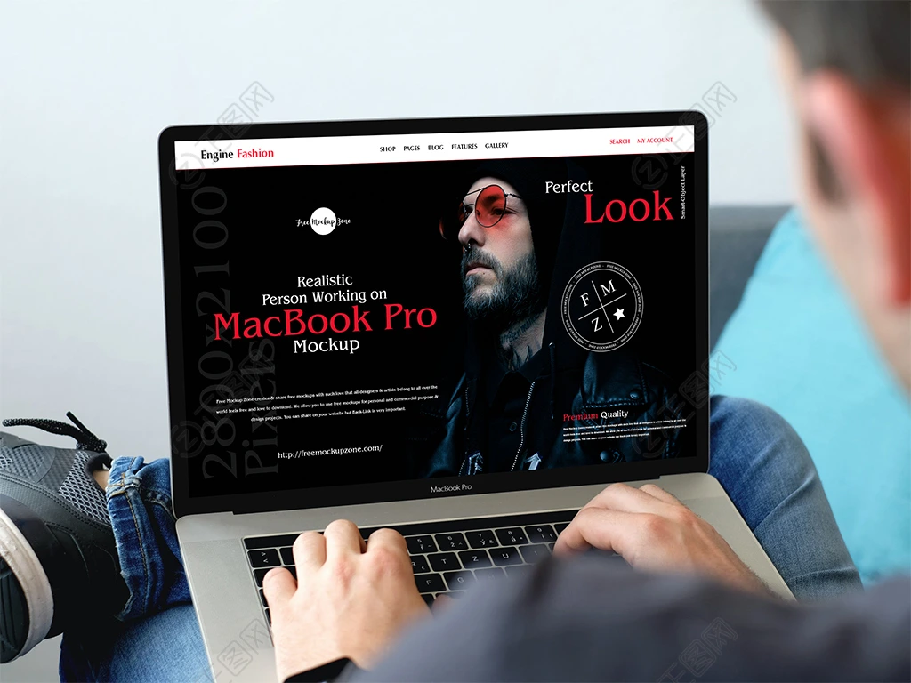 工作中的MacBookPro样机