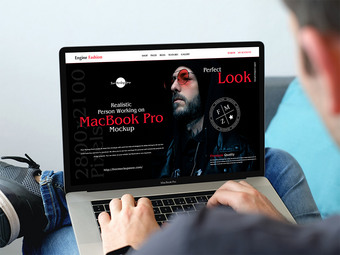 工作中的MacBookPro样机